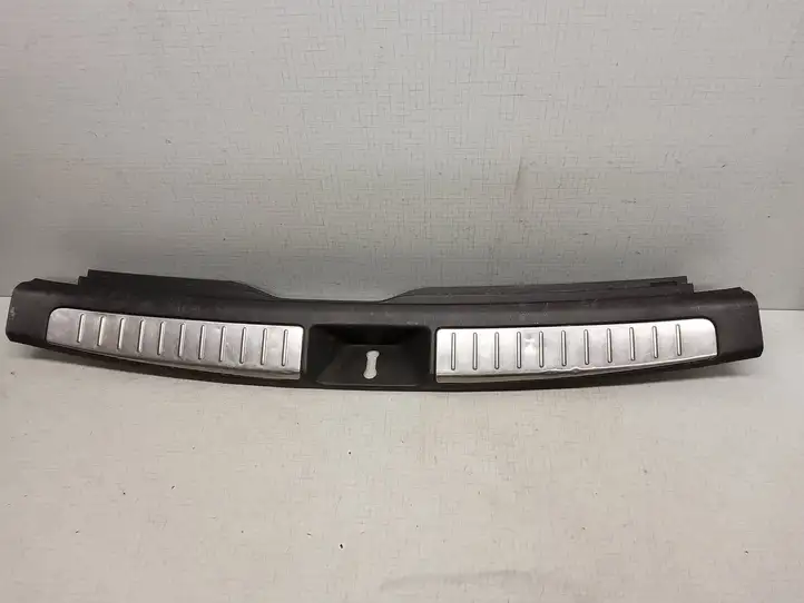 Toyota Avensis T250 (2003 - 2006) 5838705090 Отделка порога багажника — фото 1
