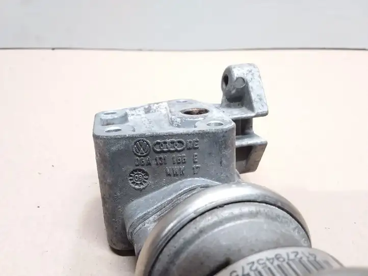 Volkswagen Golf VI (2009 - 2013) 06A131166E Клапан EGR — фото 2