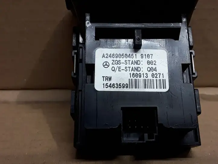 Mercedes-Benz CLA C117,X117,W117 (2013 - 2019) A2469050451 Кнопка ручного тормоза — фото 3