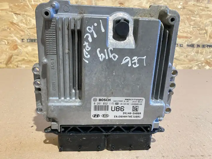 Kia Ceed (2015 - 2018) 391402A860 Блок управления двигателем (ЭБУ) — фото 1