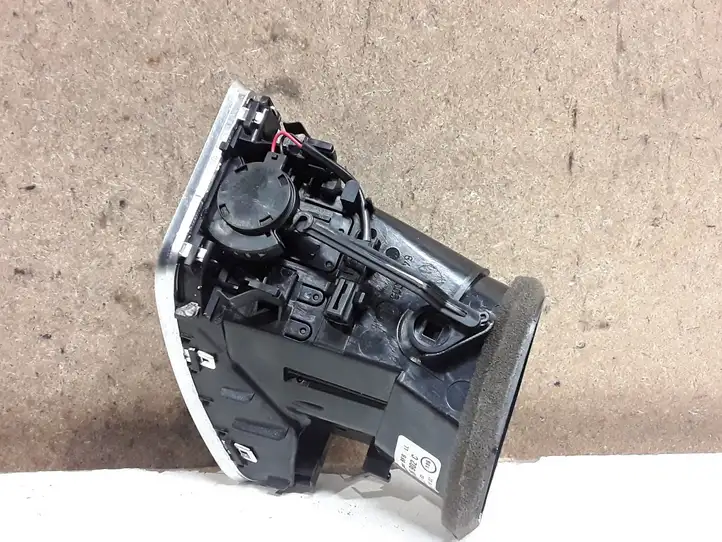 Audi A4 S4 B8 8K (2007 - 2011) 8T1820902C Боковой воздушный дефлектор — фото 2