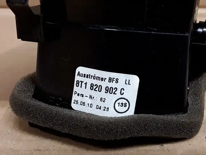 Audi A4 S4 B8 8K (2007 - 2011) 8T1820902C Боковой воздушный дефлектор — фото 3