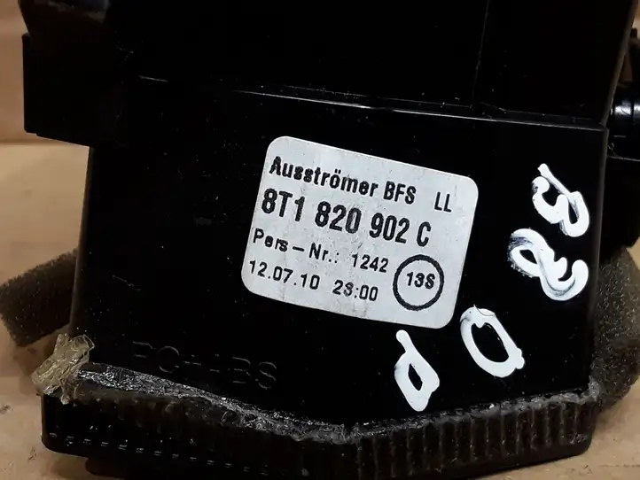 Audi A4 S4 B8 8K (2011 - 2015) 8T1820902C Боковой воздушный дефлектор — фото 3