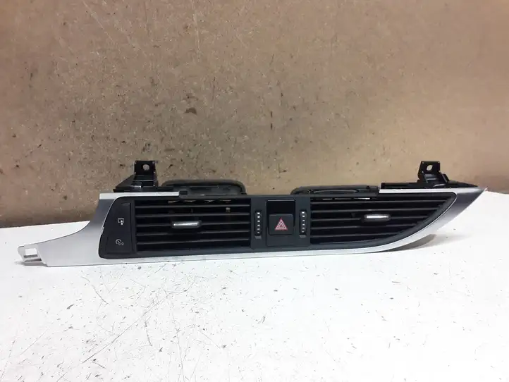 Audi A6 C7 (2011 - 2014) 4G1820951 Центральный воздушный дефлектор — фото 1
