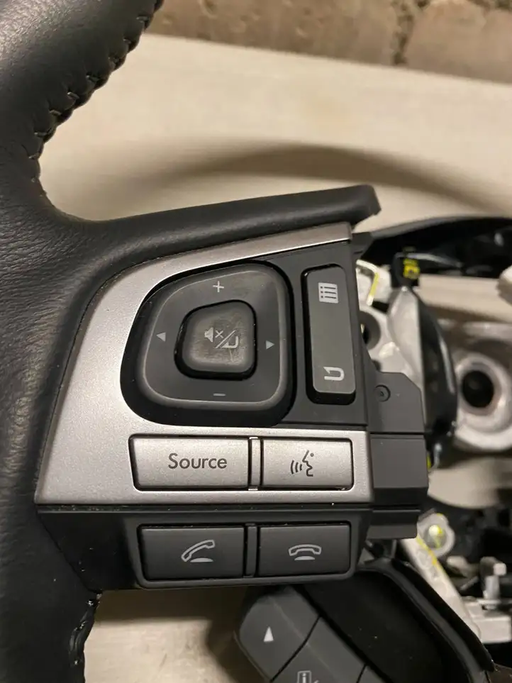 Subaru Legacy (2015 - 2017) BF4t1 Руль — фото 2
