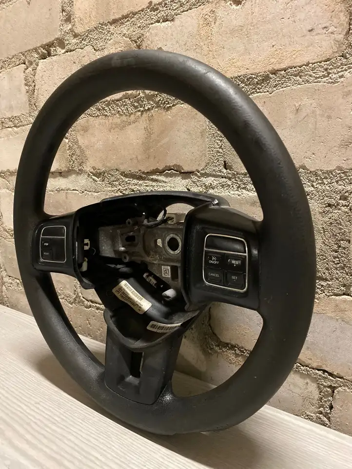 Dodge Grand Caravan (2007 - 2020) P1WC22DX9AD Руль — фото 3