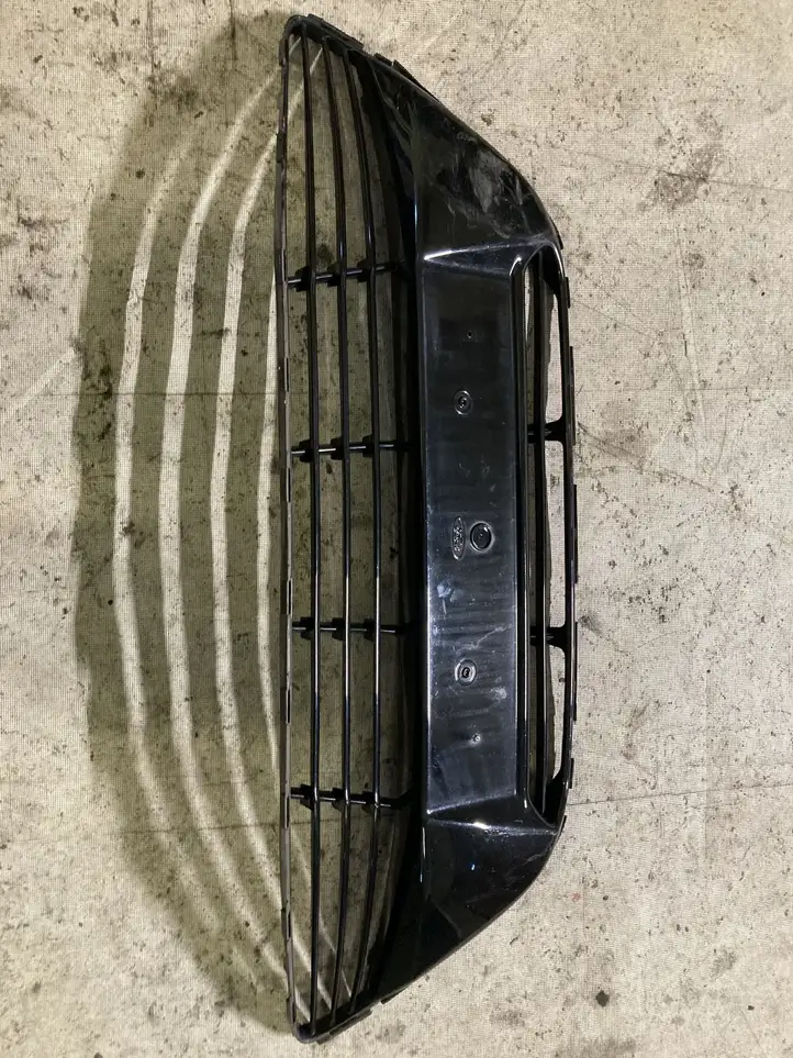 Ford C-MAX II (2015 - ) AM5117K945AD Верхняя решетка радиатора — фото 1