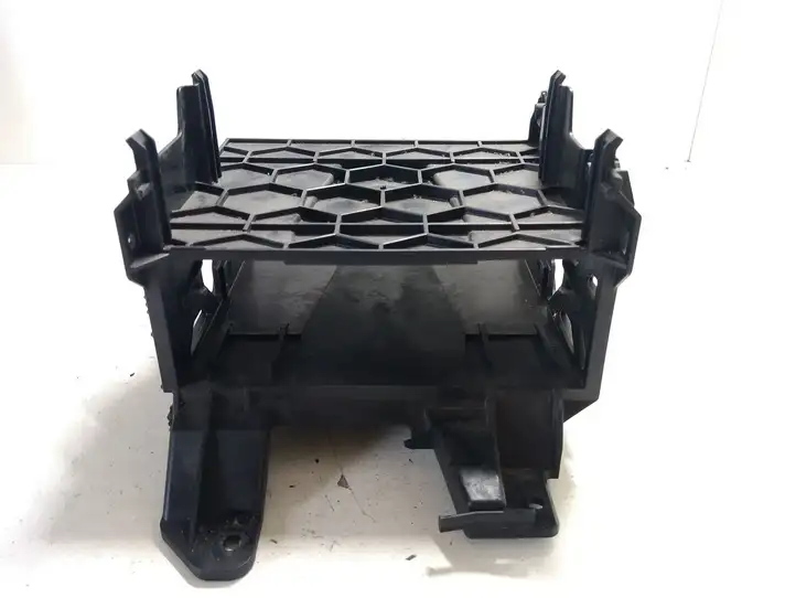 Audi A4 S4 B8 8K (2007 - 2011) 8T0907368A Кронштейн усилителя звука — фото 1