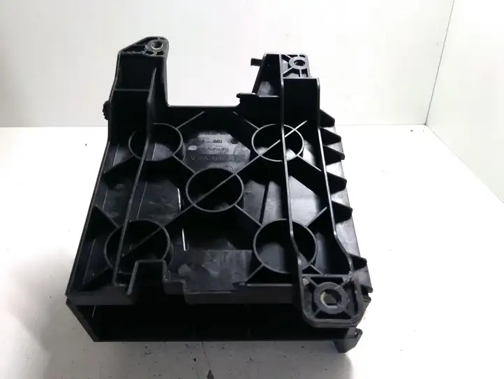 Audi A4 S4 B8 8K (2007 - 2011) 8T0907368A Кронштейн усилителя звука — фото 3
