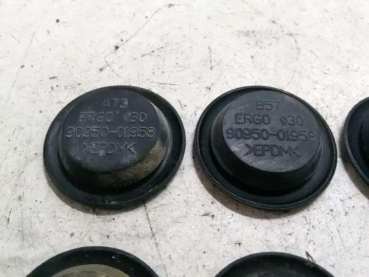 Toyota Land Cruiser (J150) (2009 - )  9095001958 Другая деталь салона