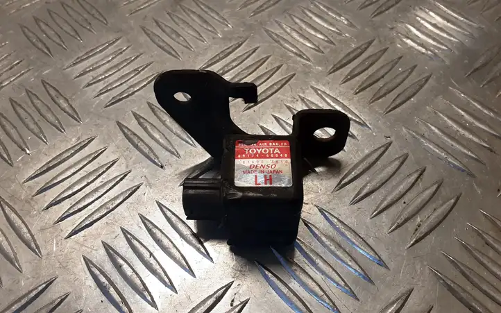 Toyota Land Cruiser (HDJ90) (1996 - 2002) 8917460040 Датчик удара SRS — фото 1