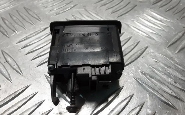 Mercedes-Benz ML W164 (2005 - 2011) A2518706310 Кнопка закрытия крышки багажника — фото 4