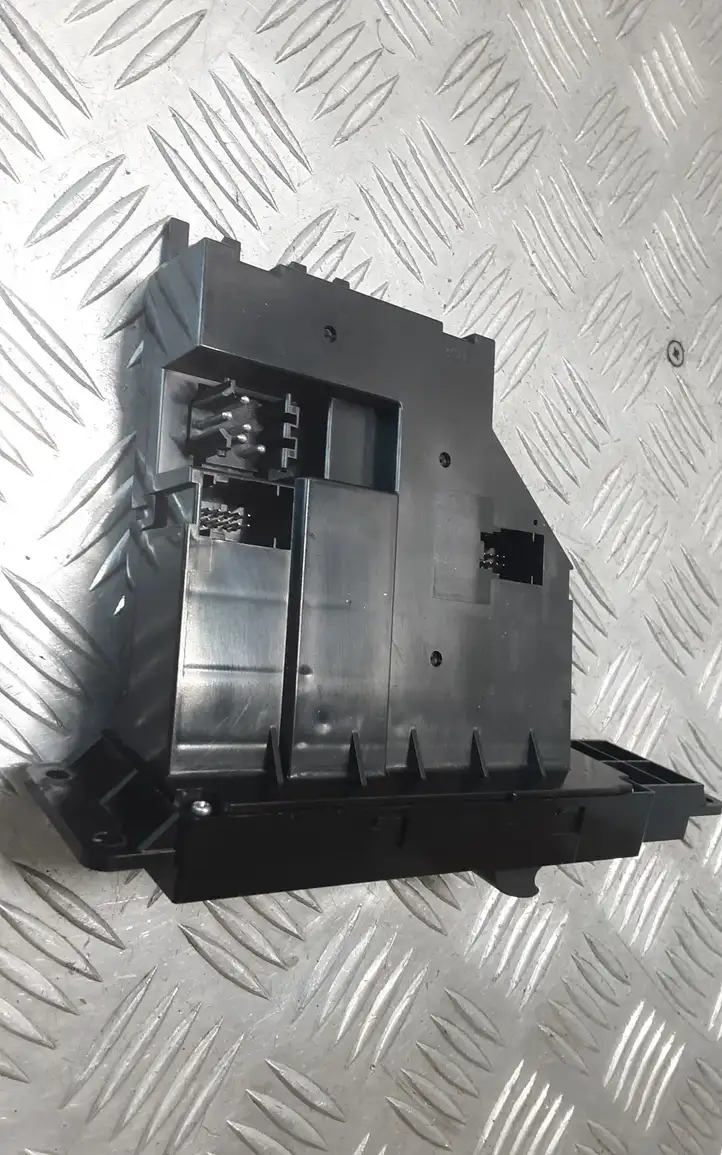 Land Rover Range Rover L322 (2005 - 2009) YUD000263 Блок кнопок стеклоподъемников — фото 3