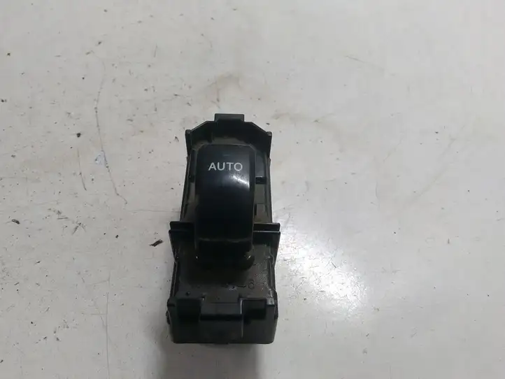 Toyota Corolla Verso E121 (2001 - 2004) 8403013030 Блок кнопок стеклоподъемников — фото 3