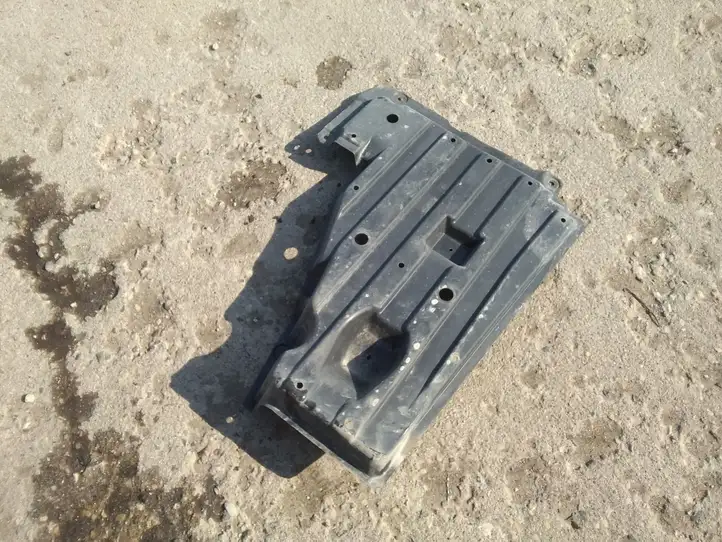 Toyota Corolla Verso AR10 (2004 - 2009) 583980F010 Защита топливного бака — фото 1