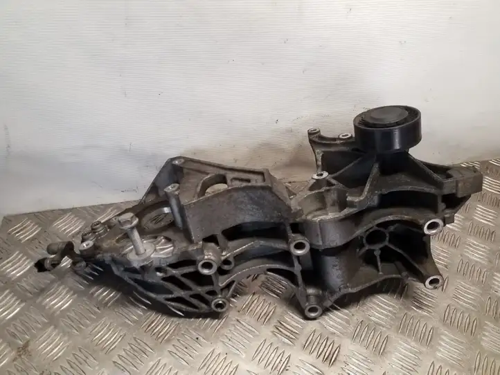Audi Q5 SQ5 (2008 - 2012) 03L903143H Кронштейн топливного насоса — фото 1