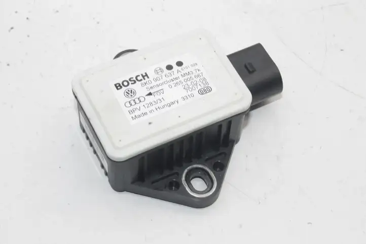 Audi A4 S4 B8 8K (2007 - 2011) 8K0907637A Датчик ускорения — фото 1