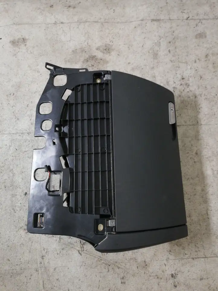 Audi A4 S4 B8 8K (2007 - 2011) 8K1857035C Бардачок в сборе — фото 1