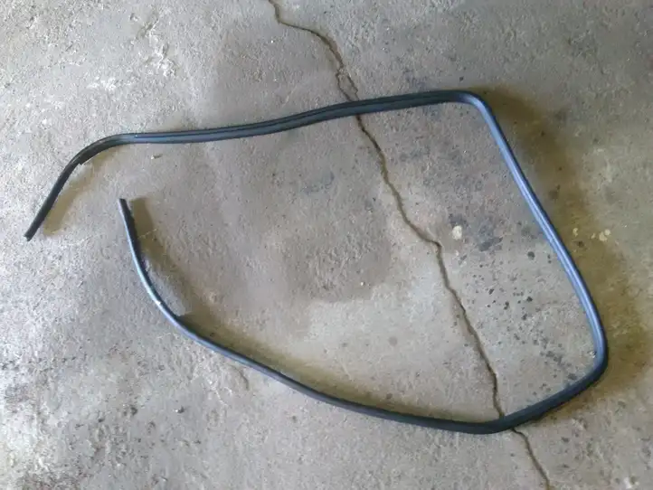 Toyota Verso (2009 - 2012) Уплотнитель передней двери (кузов) — фото 4