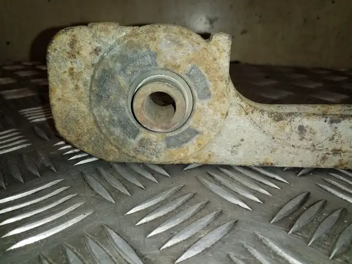 Toyota Land Cruiser (J120) (2002 - 2009) 5239260020 Кронштейн переднего редуктора — фото 6