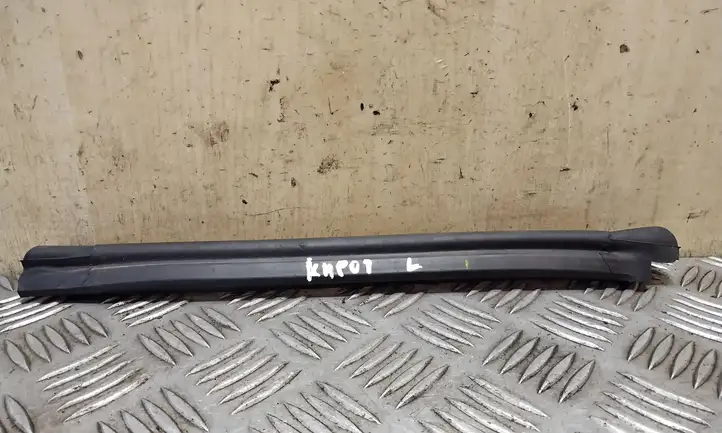 BMW X3 E83 (2003 - 2010)   Уплотнитель моторного отсека