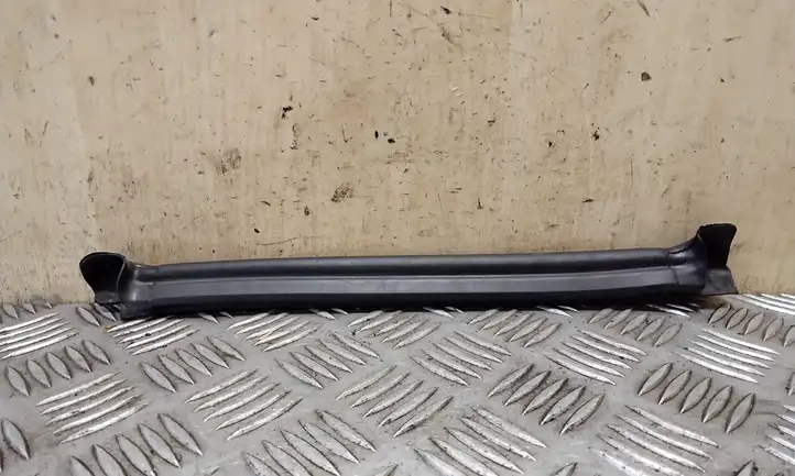 BMW X3 E83 (2003 - 2010)   Уплотнитель моторного отсека