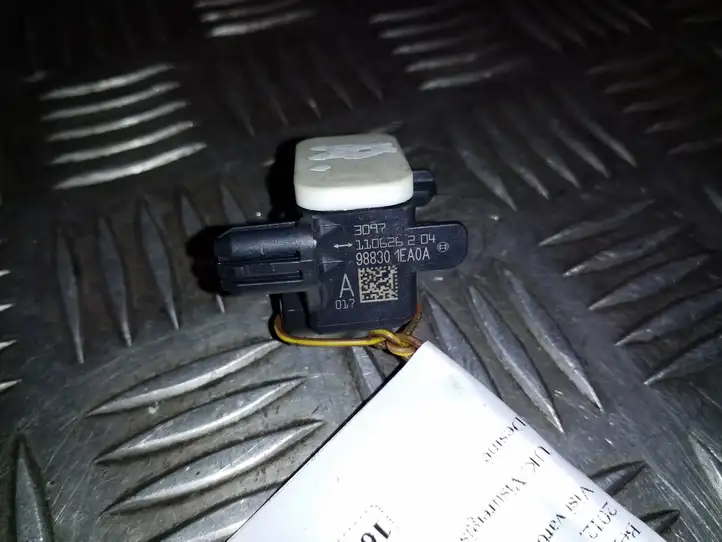 Nissan Juke I F15 (2010 - 2018) 988301EA0A Датчик удара SRS — фото 6