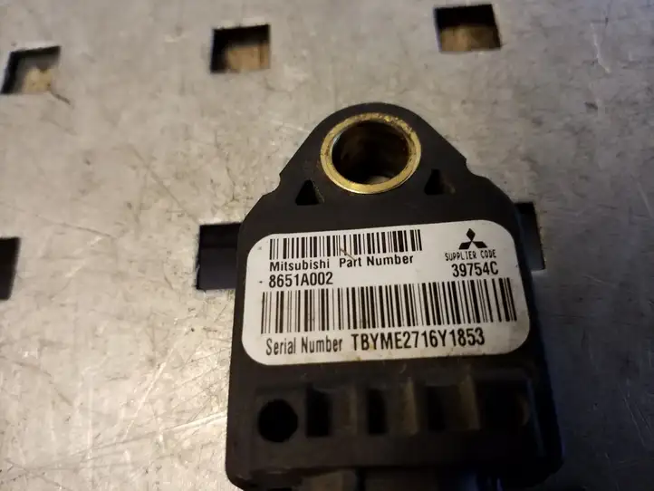 Mitsubishi Outlander (2007 - 2012) 8651A002 Датчик удара SRS — фото 2
