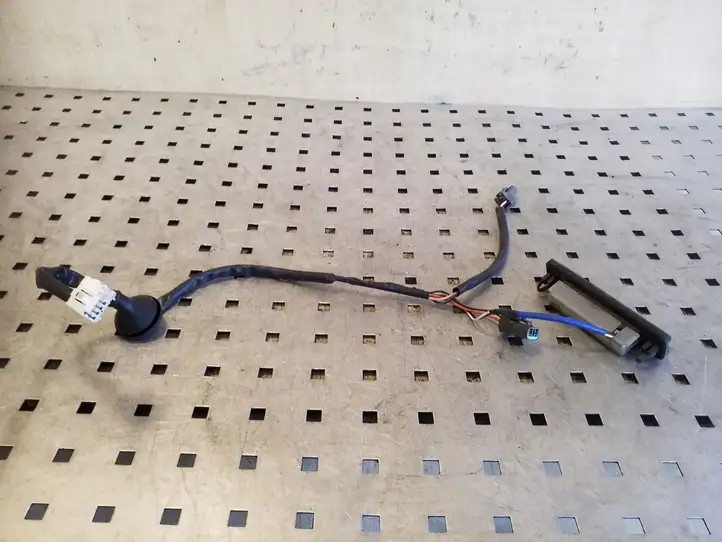 Hyundai ix35 (2009 - 2013)   Включатель закрытия задней крышки