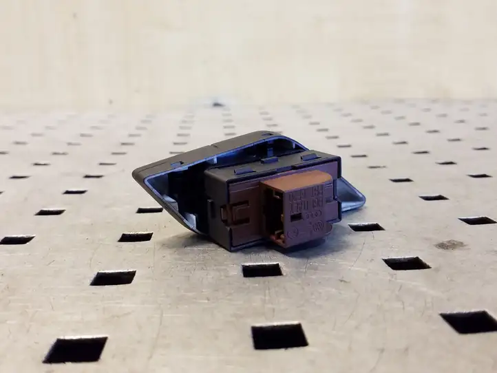 Audi A8 (2010 - 2014)  4H0962108B Включатель центрального замка