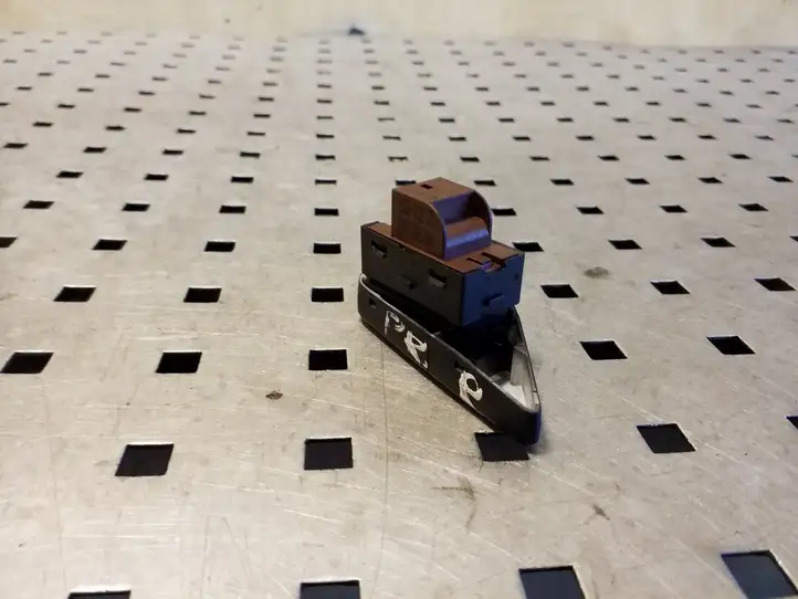 Audi A8 (2010 - 2014)  4H0962108B Включатель центрального замка