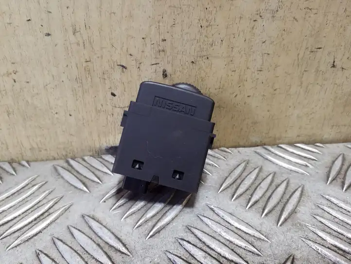 Nissan Qashqai (2006 - 2010)  25190JD00A Включатель регулировки высоты фонарей