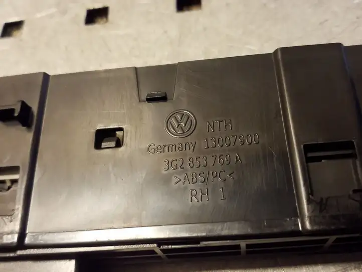 Volkswagen PASSAT B8 (2015 - ) 3G2853769A Включатель аварийных фонарей — фото 3