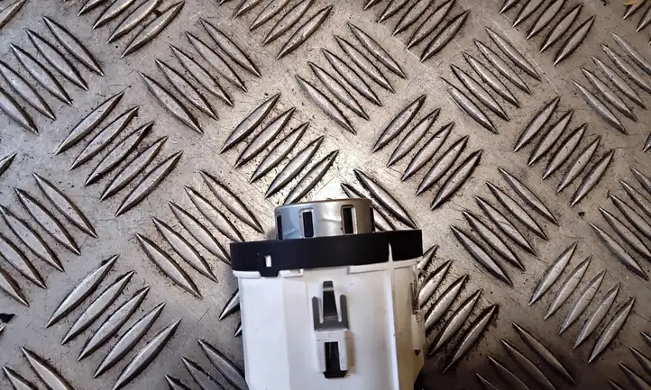 Volkswagen Touareg I (2002 - 2010)  7L6941435P Включатель блокировки дифференциалов