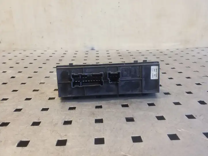 Nissan Juke I F15 (2010 - 2018) 254011KK0B Блок кнопок стеклоподъемников — фото 3