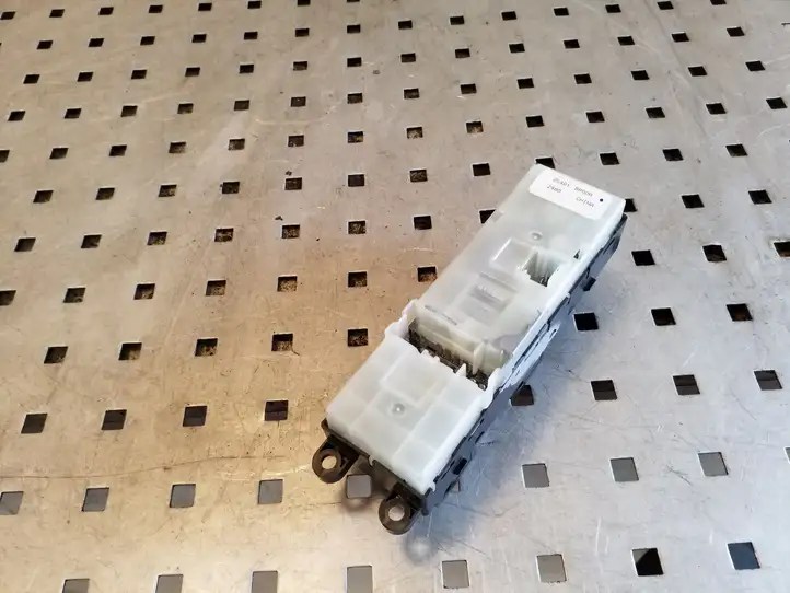 Nissan Qashqai (2006 - 2010) 25401BR00A Кнопка стеклоподъемников — фото 6