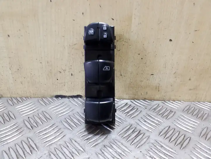 Nissan Juke I F15 (2010 - 2018) 254011KK0A Блок кнопок стеклоподъемников — фото 1