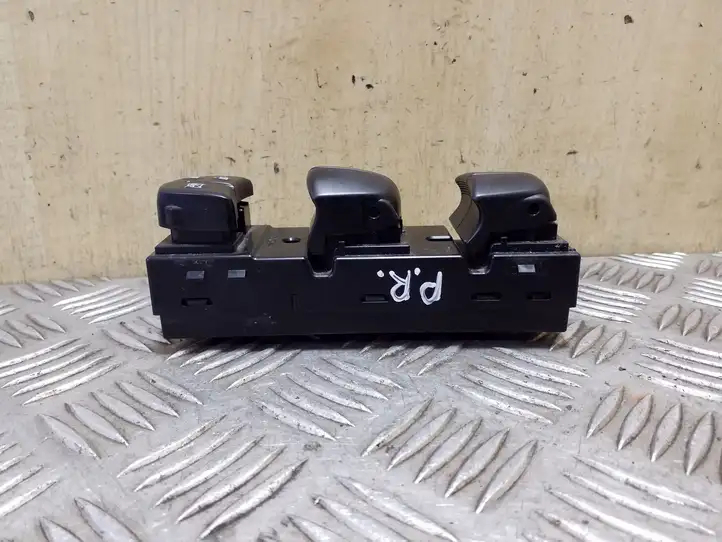 Nissan Juke I F15 (2010 - 2018) 254011KK0A Блок кнопок стеклоподъемников — фото 3