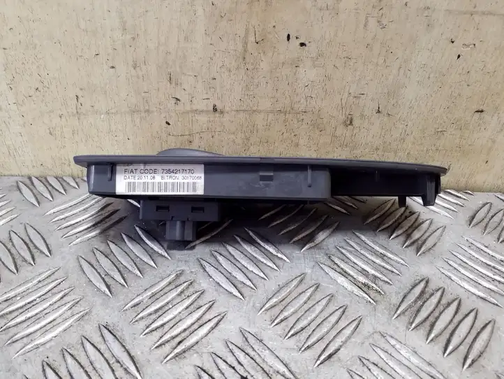 Fiat Ducato (2007 - 2014) 7354217170 Блок кнопок стеклоподъемников — фото 6