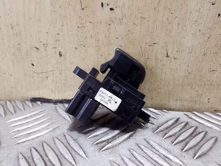 Nissan Juke I F15 (2010 - 2018) 254111KL0A Блок кнопок стеклоподъемников — фото 3