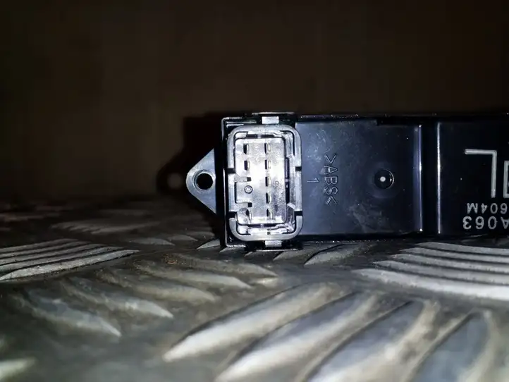 Mitsubishi Outlander (2007 - 2012) 8608A063 Кнопка стеклоподъемников — фото 2