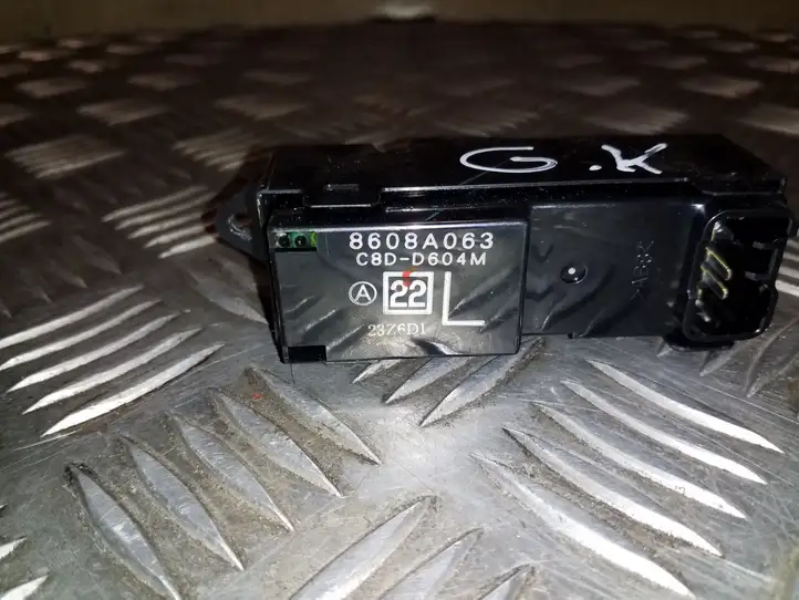 Mitsubishi Outlander (2007 - 2012) 8608A063 Кнопка стеклоподъемников — фото 6