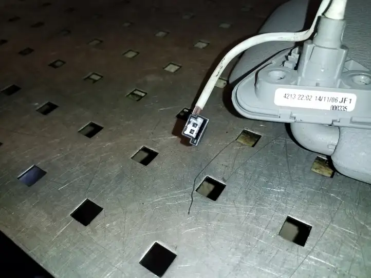 BMW X3 E83 (2003 - 2010)   Щиток от солнца