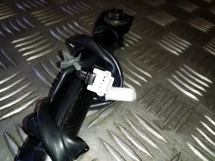 Nissan Juke I F15 (2010 - 2018)   Замок переднего ремня