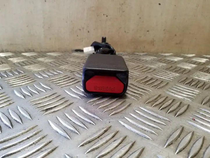 Nissan Juke I F15 (2010 - 2018)   Замок переднего ремня