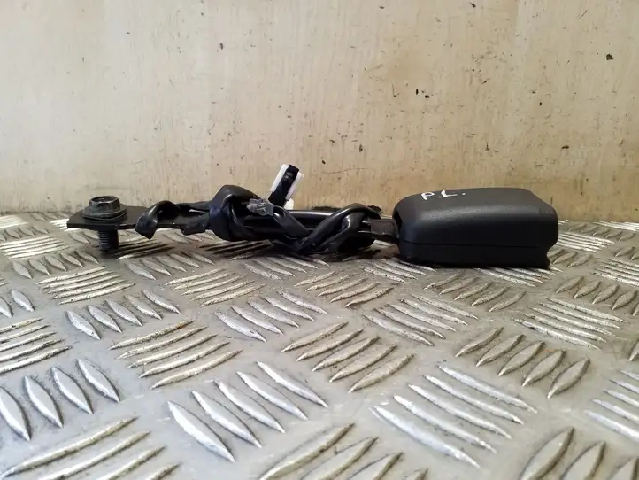 Nissan Juke I F15 (2010 - 2018)   Замок переднего ремня