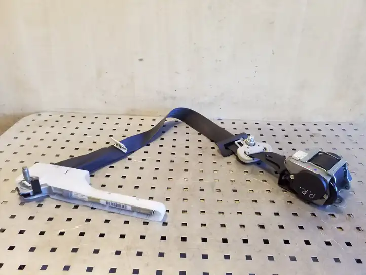 Nissan Juke I F15 (2010 - 2018)  617968000A Передний ремень безопасности