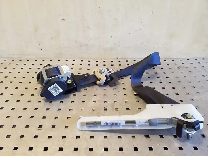 Nissan Juke I F15 (2010 - 2018)  617968000A Передний ремень безопасности