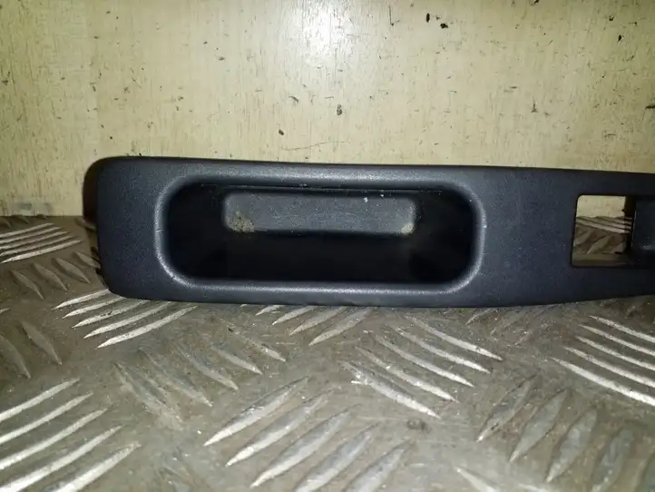 Nissan Qashqai (2006 - 2010) 82951JD000 Накладка кнопки стеклоподъемника — фото 3