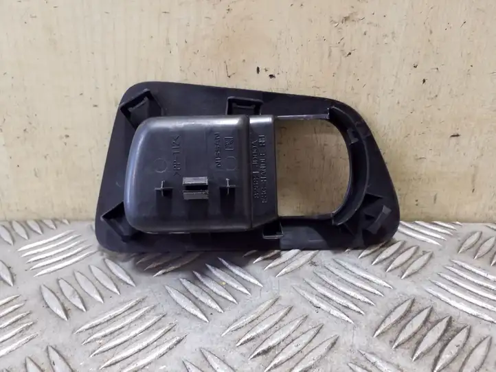 Nissan Qashqai (2006 - 2010) 82682JD00A Прочая отделка задней двери — фото 2